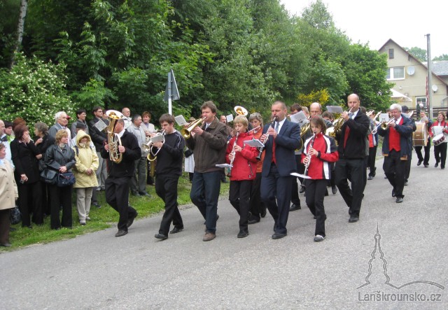 08-nechybeli ani muzikanti.jpg